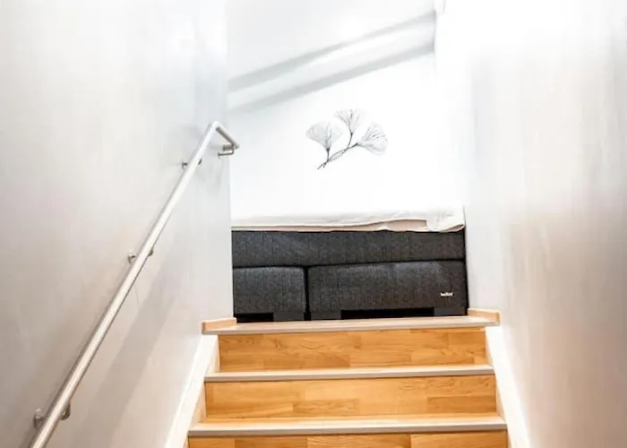 2ndhomes Bright & Spacious 2-story With Sauna Apartment *